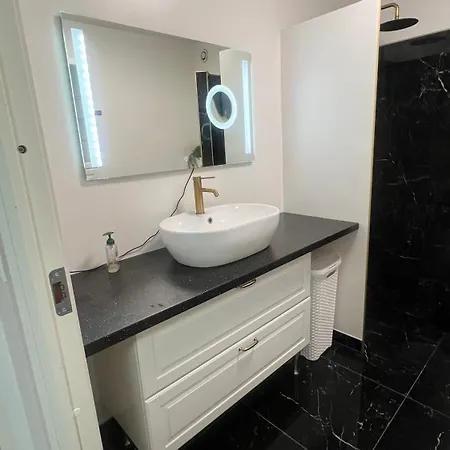 Hyggelig Taet Pa Motorvej Og Zoo