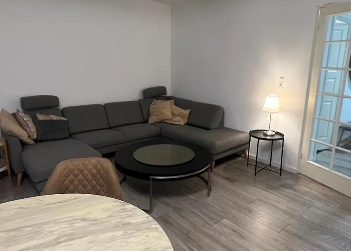 Hyggelig Taet Pa Motorvej Og Zoo Apartment *